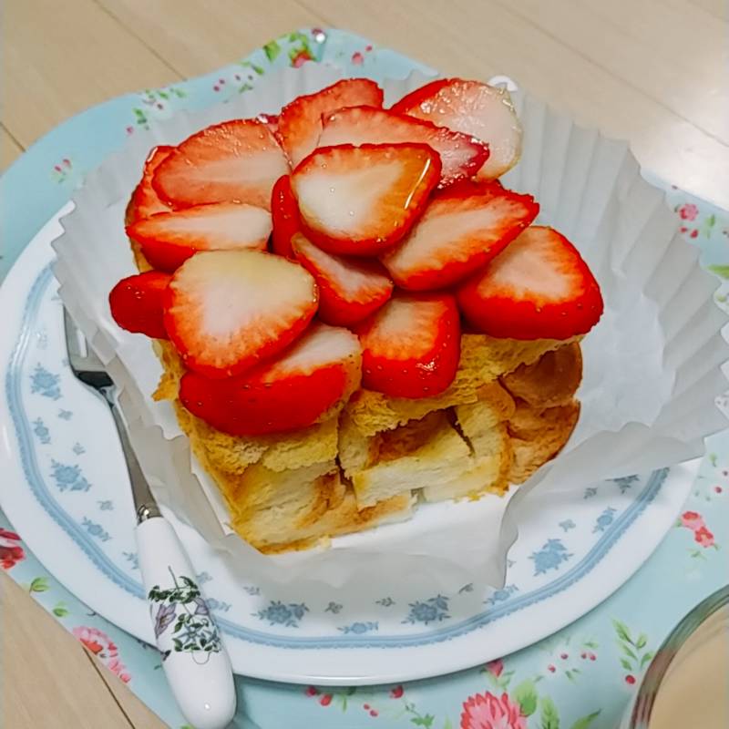 [잡담] 엄마가 딸기 허니브레드 만들어 줬어 히히 | 인스티즈