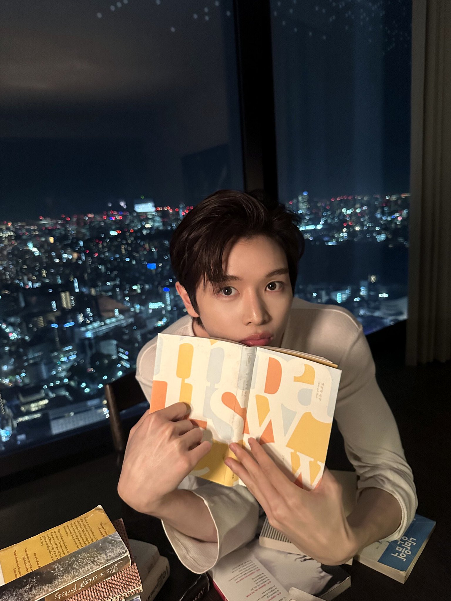 [잡담] 성찬 어제랑 느낌 달라서 좋다 | 인스티즈