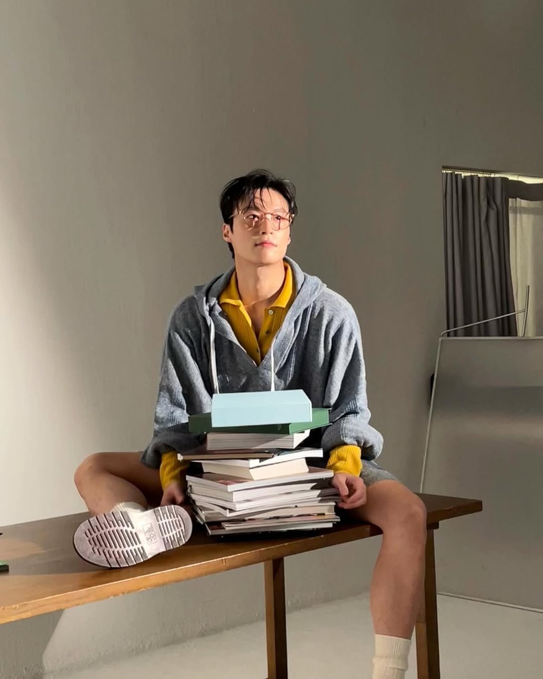 [잡담] 허남준 안경 끼면 아이홀이 가려져서 그런가 분위기 다르더라 | 인스티즈