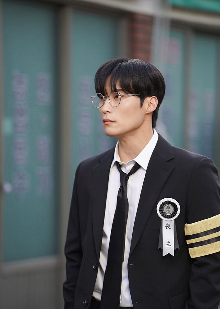 [잡담] 허남준 안경 끼면 아이홀이 가려져서 그런가 분위기 다르더라 | 인스티즈