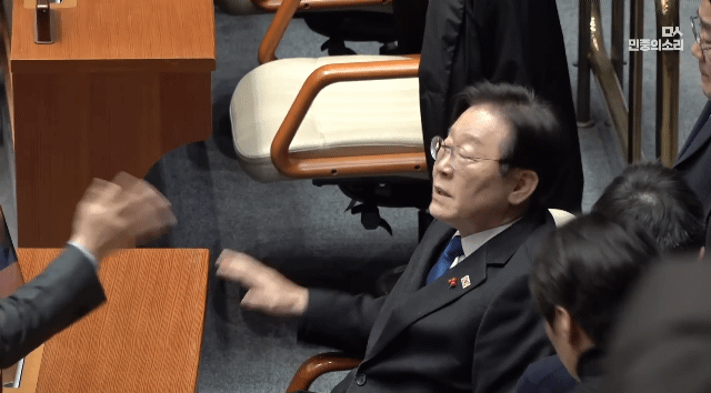 [잡담] 완전 생생한 작년 12.3 계엄 당시 국회 (이재명 당시대표 표정도 첨보는 얼굴) | 인스티즈
