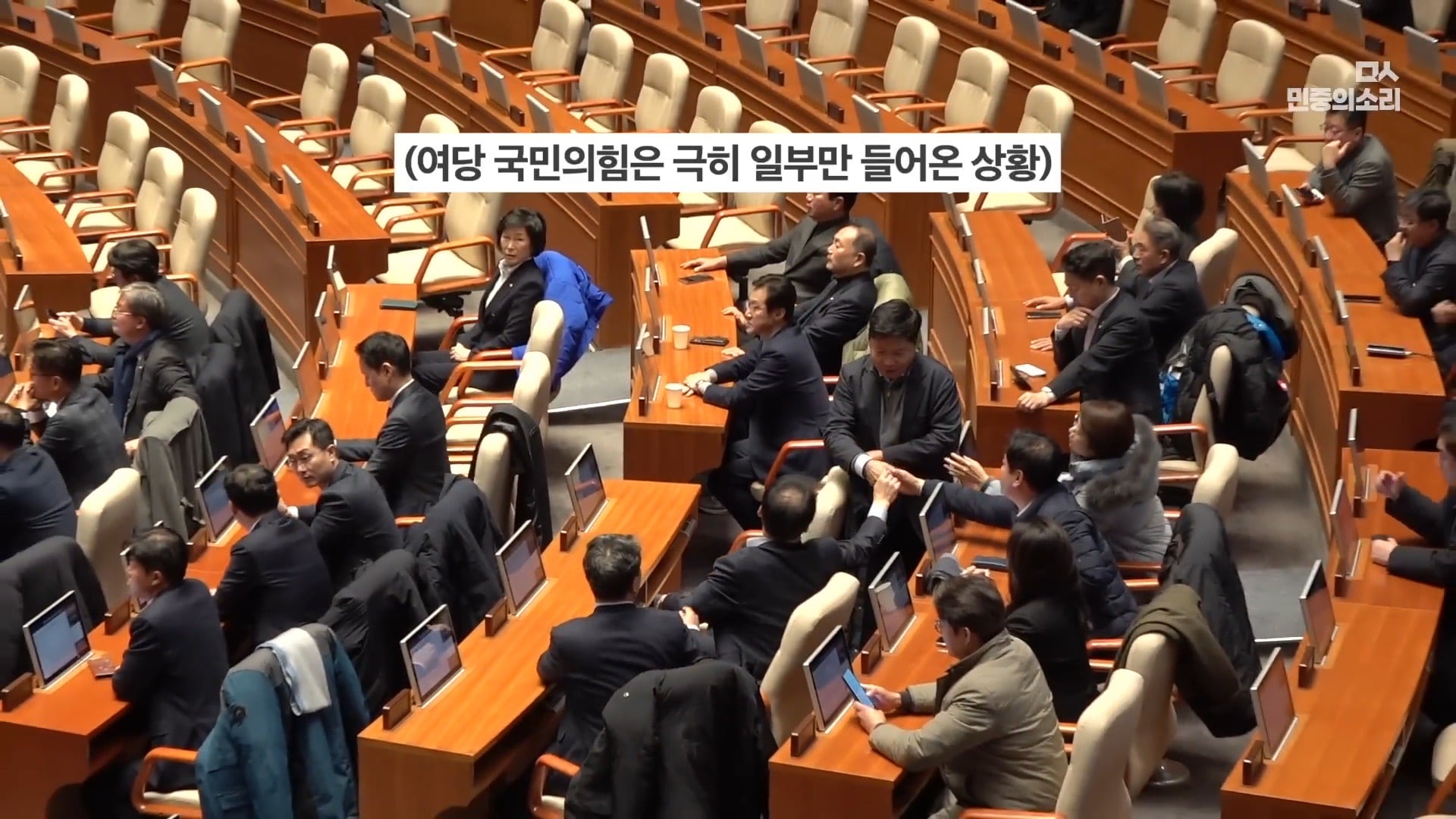 [잡담] 완전 생생한 작년 12.3 계엄 당시 국회 (이재명 당시대표 표정도 첨보는 얼굴) | 인스티즈
