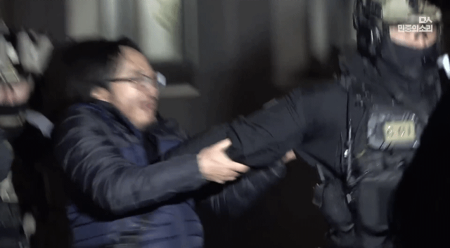 [잡담] 완전 생생한 작년 12.3 계엄 당시 국회 (이재명 당시대표 표정도 첨보는 얼굴) | 인스티즈