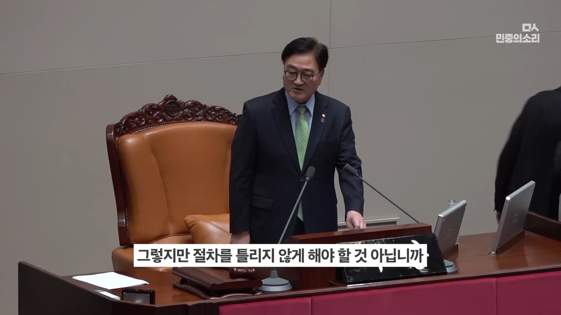 [잡담] 완전 생생한 작년 12.3 계엄 당시 국회 (이재명 당시대표 표정도 첨보는 얼굴) | 인스티즈