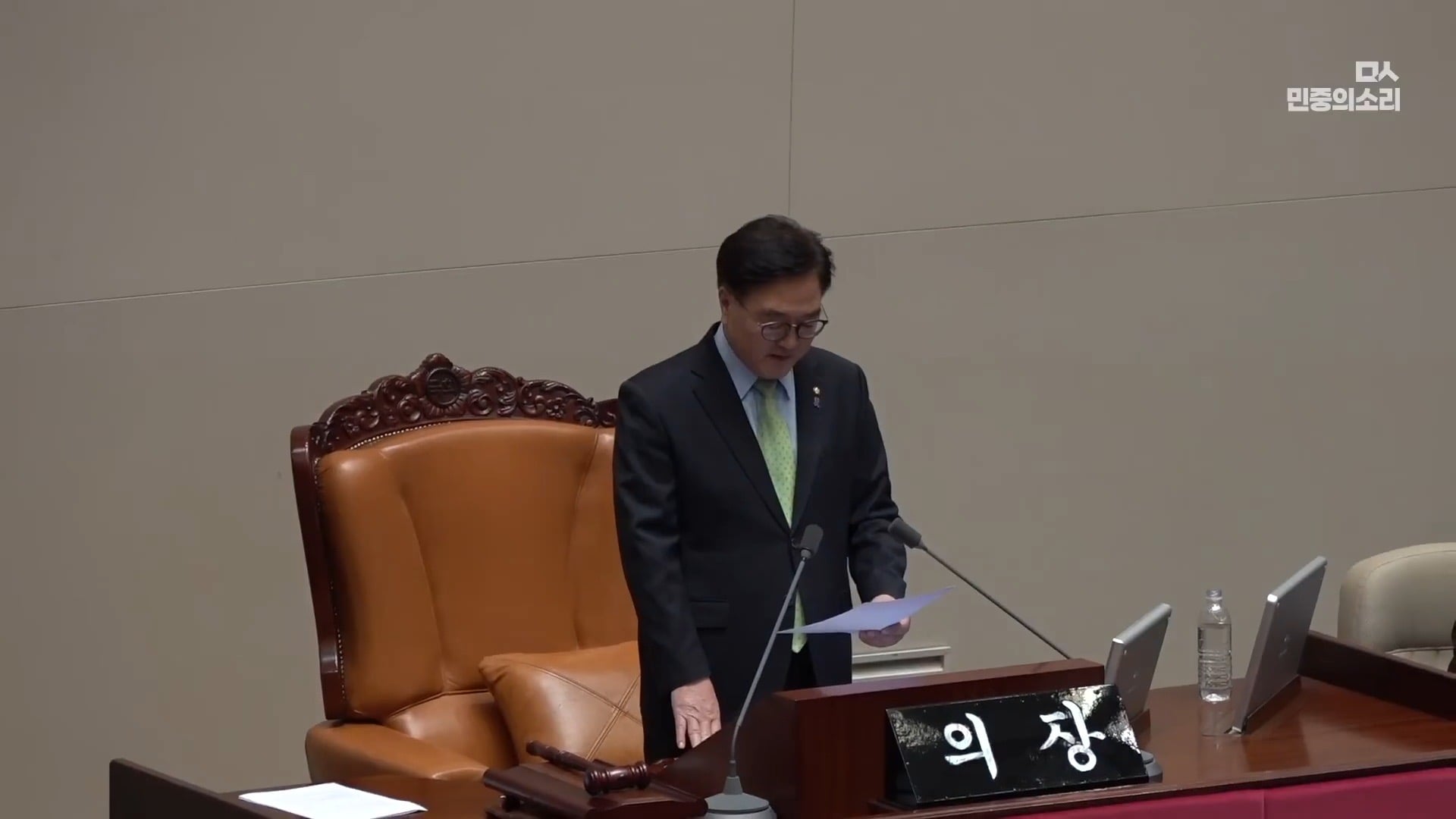 [잡담] 완전 생생한 작년 12.3 계엄 당시 국회 (이재명 당시대표 표정도 첨보는 얼굴) | 인스티즈