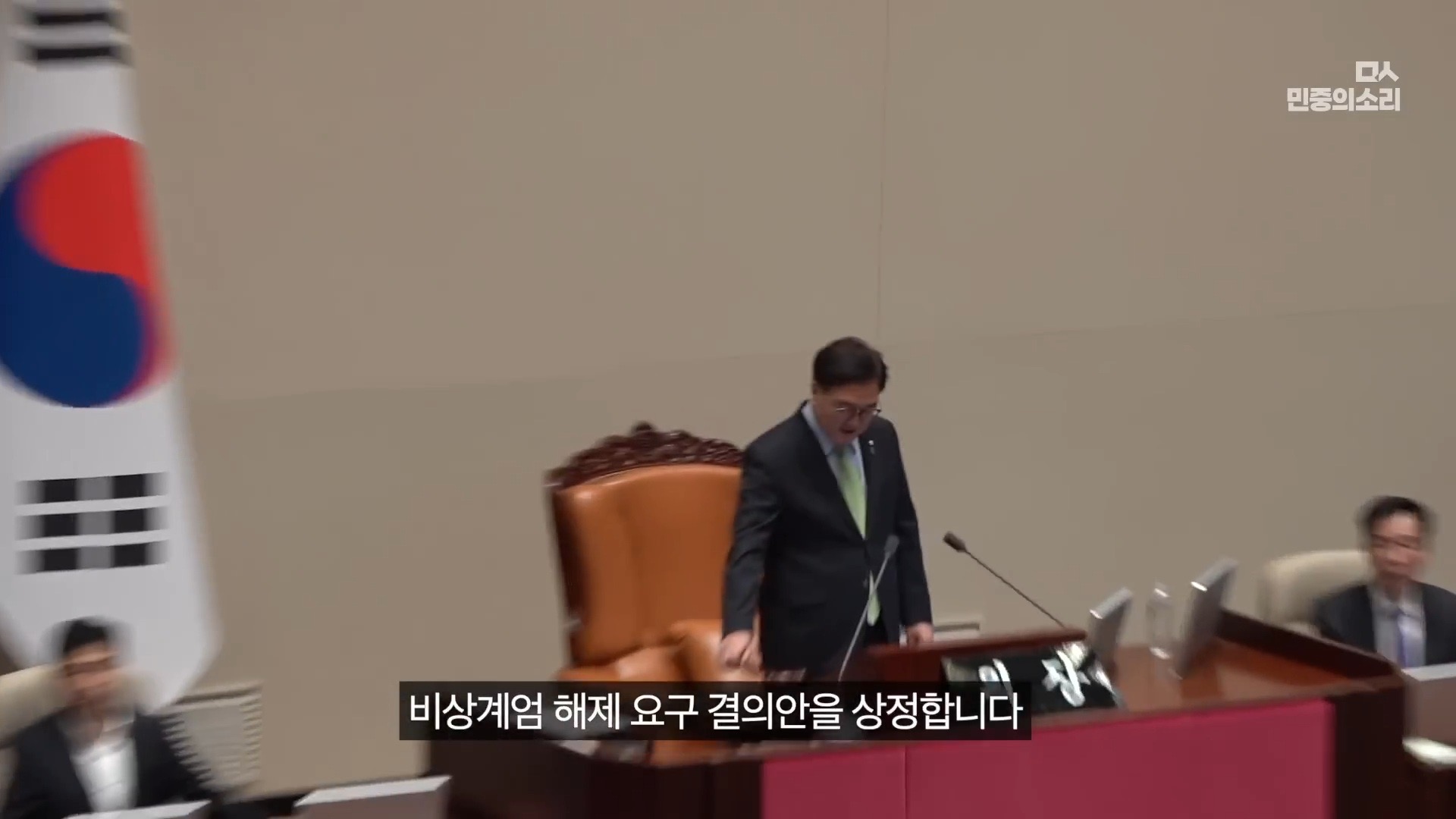 [잡담] 완전 생생한 작년 12.3 계엄 당시 국회 (이재명 당시대표 표정도 첨보는 얼굴) | 인스티즈