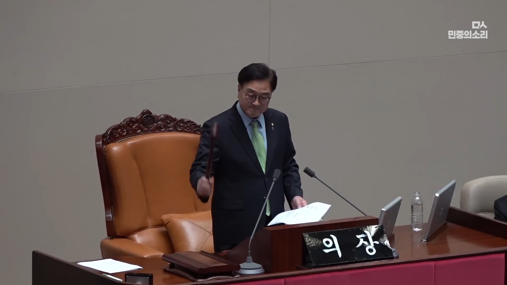 [잡담] 완전 생생한 작년 12.3 계엄 당시 국회 (이재명 당시대표 표정도 첨보는 얼굴) | 인스티즈