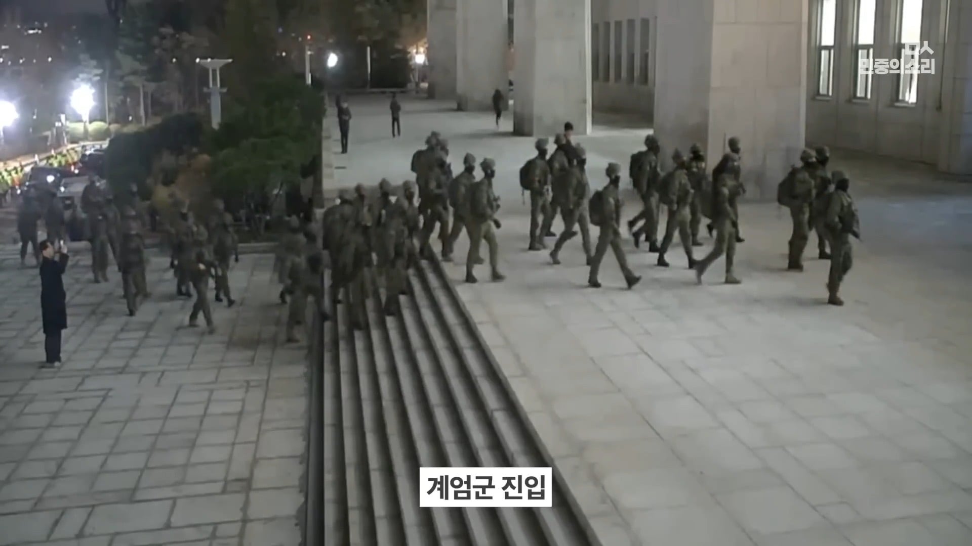 [잡담] 완전 생생한 작년 12.3 계엄 당시 국회 (이재명 당시대표 표정도 첨보는 얼굴) | 인스티즈