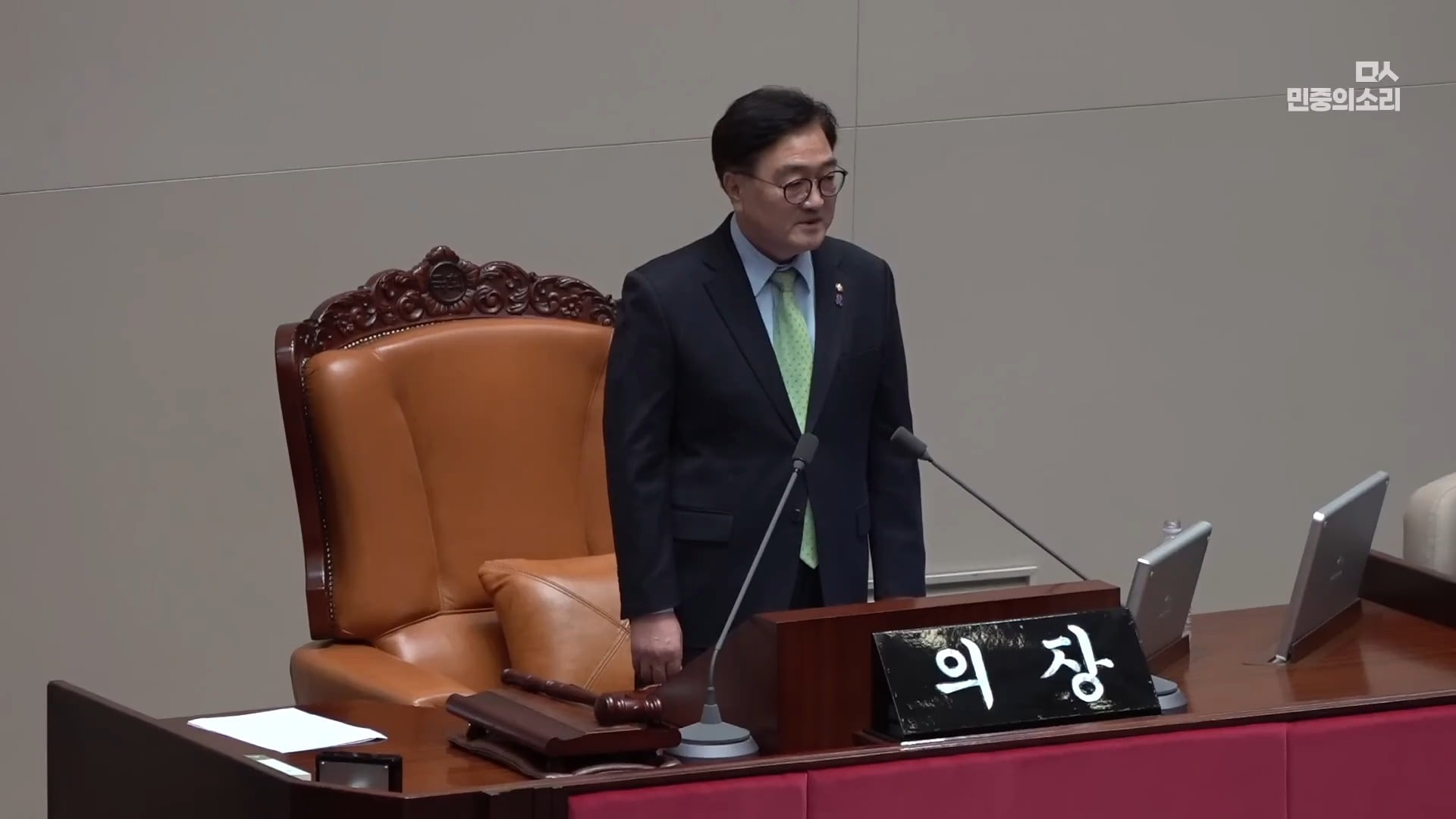 [잡담] 완전 생생한 작년 12.3 계엄 당시 국회 (이재명 당시대표 표정도 첨보는 얼굴) | 인스티즈