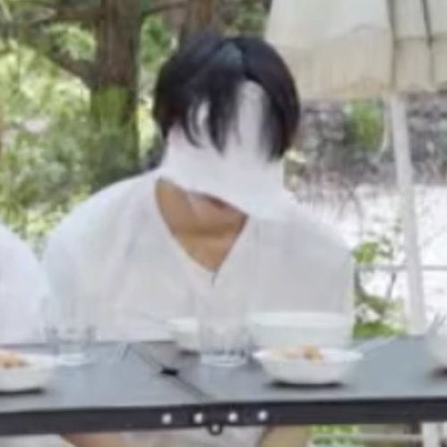 [잡담] 원빈이 땀을 왜이렇게 닦는거임 | 인스티즈