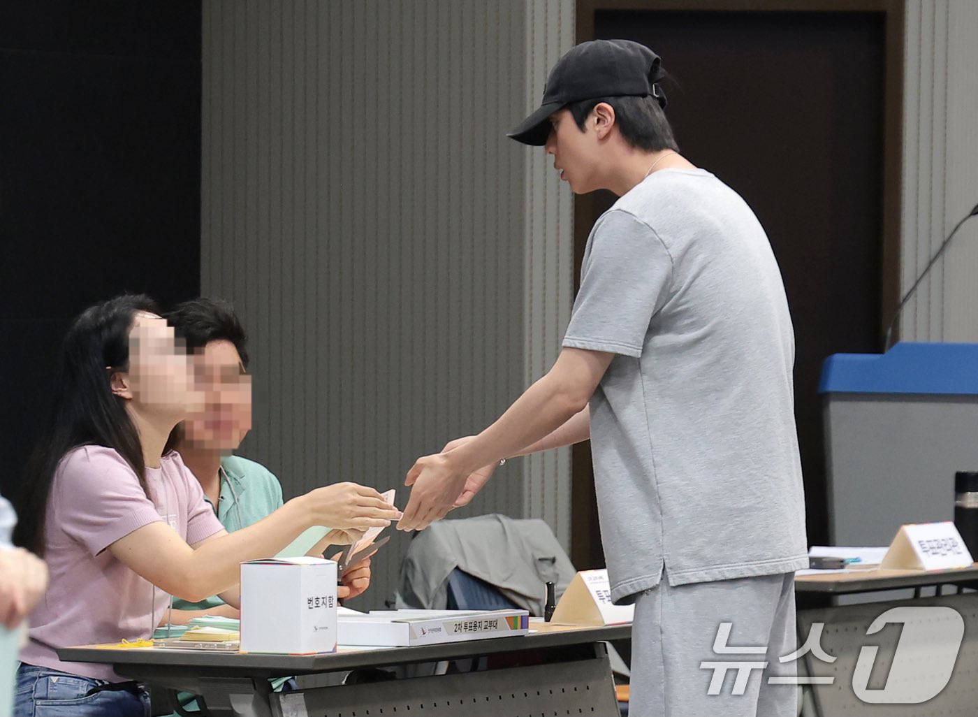 [잡담] 방탄 진 진짜 동안이다 | 인스티즈