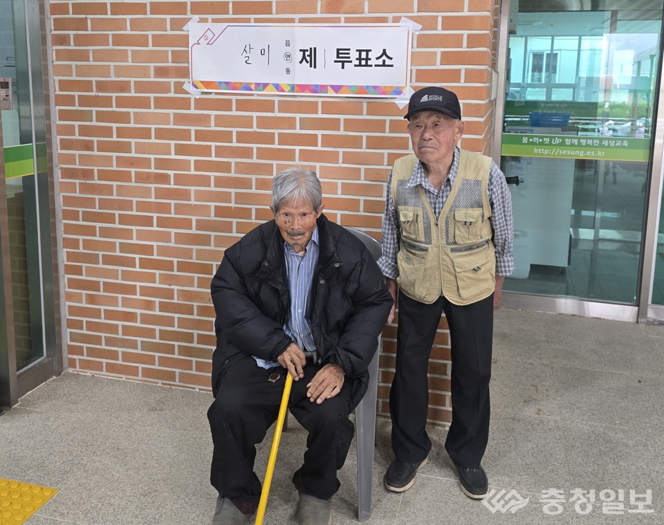 [정보/소식] 오늘자 투표하는 100세 이상 할머니, 할아버지들 | 인스티즈