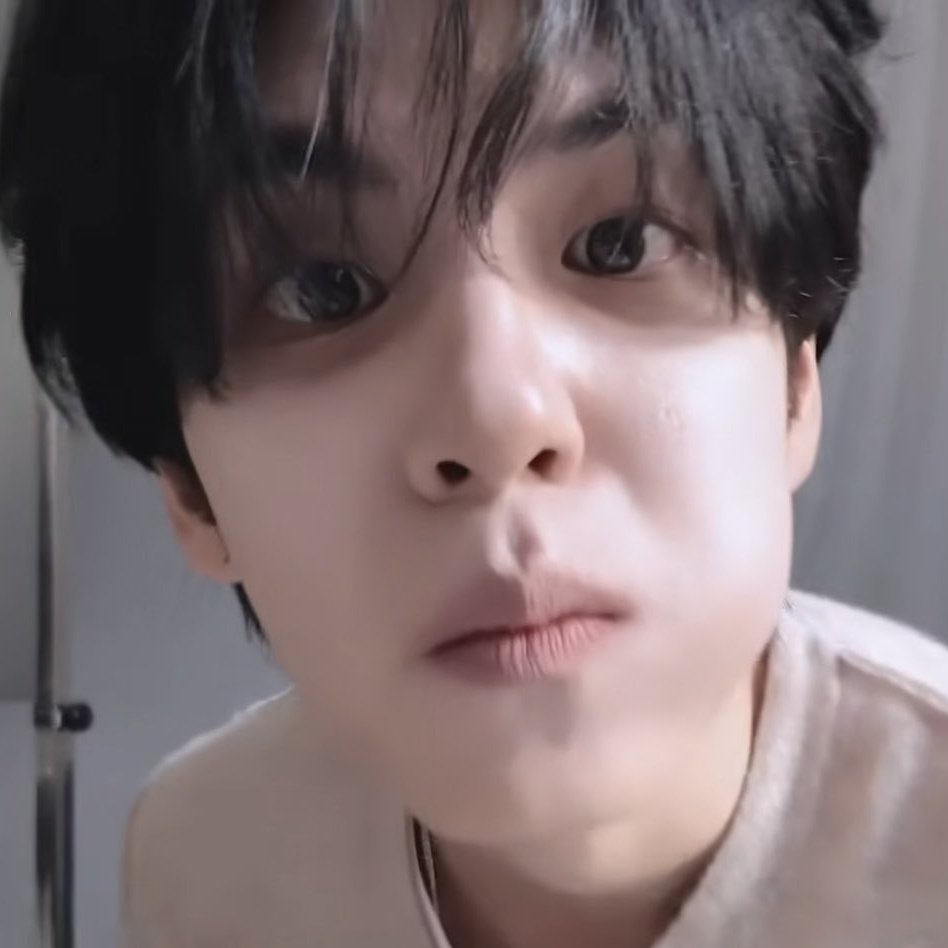 [잡담] 원필 이거 두개 어디 나온거야? | 인스티즈