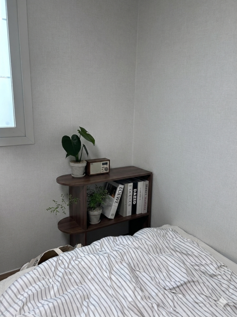 [잡담] 선반 어떤게이뻐? 침대 프레임은 흰색이야 | 인스티즈