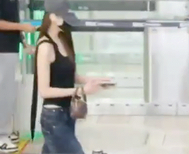[잡담] 앞에 여권줄땐 두손으로 건넷음 | 인스티즈