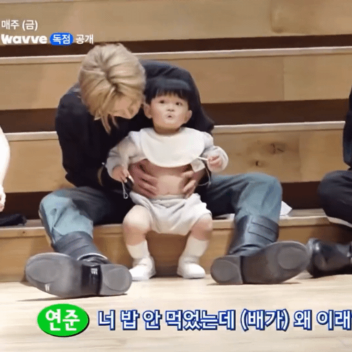 [잡담] 투바투 애기 유준이 투명쪽쪽이 물어서 ㅇ0ㅇ << 이 표정된거처럼 보여서 귀여워ㅠ | 인스티즈