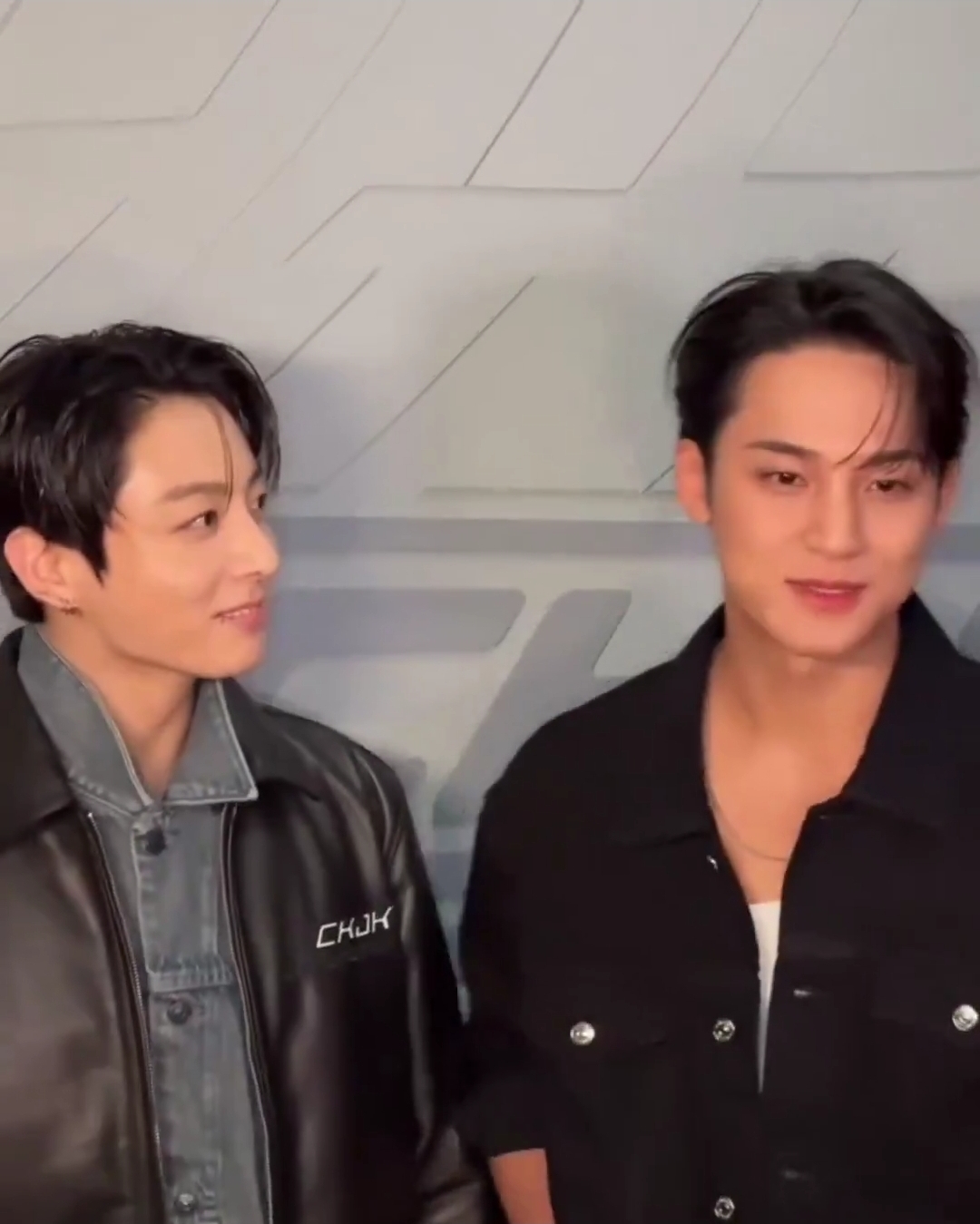 [잡담] 정국 친구 앞에서 재롱 부리는 st이구나ㅋㅋㅋ | 인스티즈