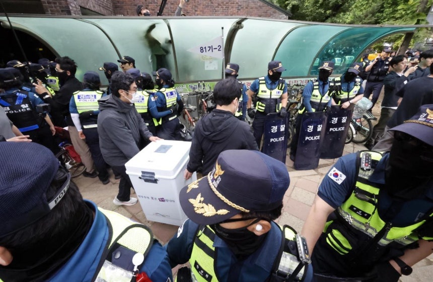 [정보/소식] [속보] 잠실 7동 투표함 2개 반출… 일부 시위대 울부짖기도 | 인스티즈