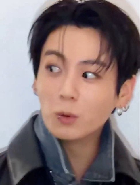 [잡담] 정국 눈이 7kg이라고 해외 팬들 앓는데 적절한 기사사진 ㅋㅋ | 인스티즈