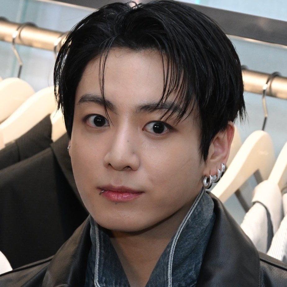 [잡담] 정국 눈이 7kg이라고 해외 팬들 앓는데 적절한 기사사진 ㅋㅋ | 인스티즈