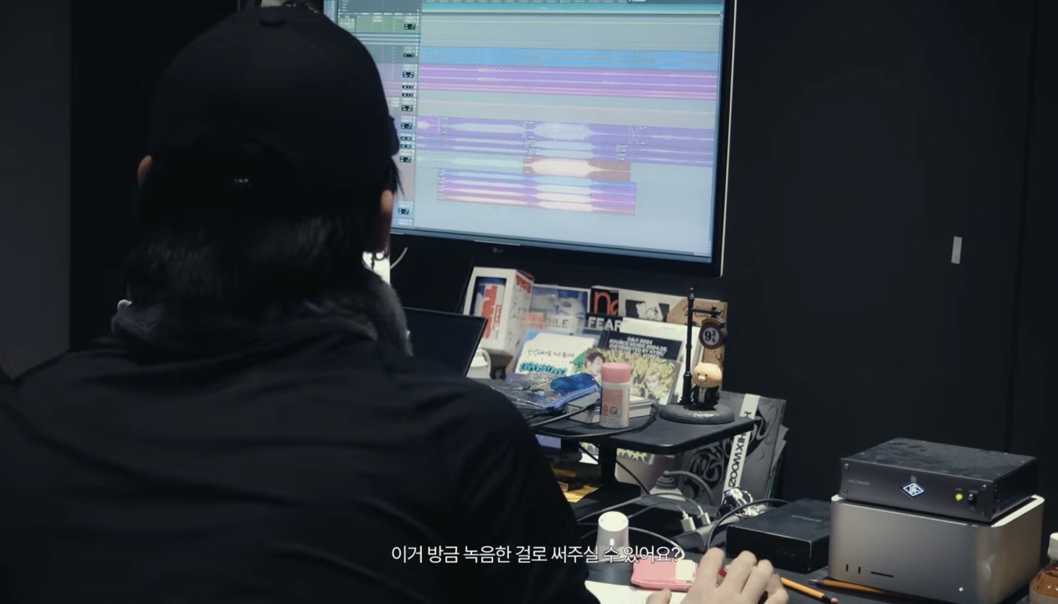 [잡담] 우왕 ㅂㄴㄷ 작업실?에 ㄴㅈㅅ앨범 있네 | 인스티즈