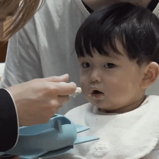 [정리글] 움짤많아서 정리글로! 레전드 아기새 오늘자 유준이 맘마먹음 모먼트 | 인스티즈