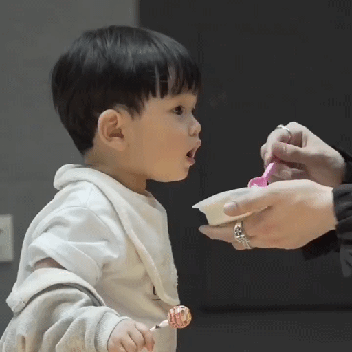 [정리글] 움짤많아서 정리글로! 레전드 아기새 오늘자 유준이 맘마먹음 모먼트 | 인스티즈