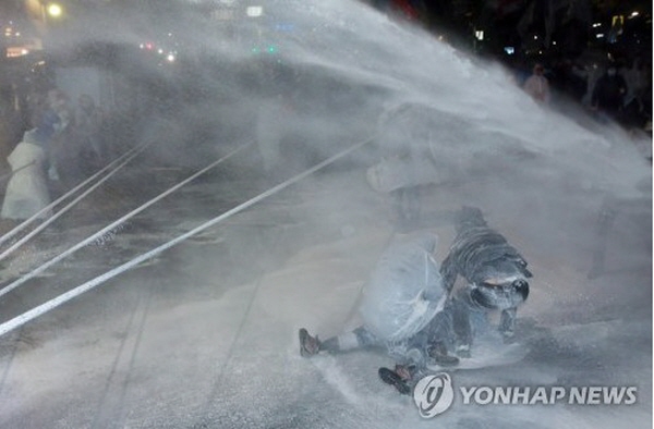 [잡담] 예전 시위는 진짜 위험하긴했다... | 인스티즈