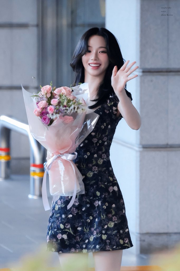 [잡담] 오늘 뮤뱅 퇴근한 카리나 | 인스티즈