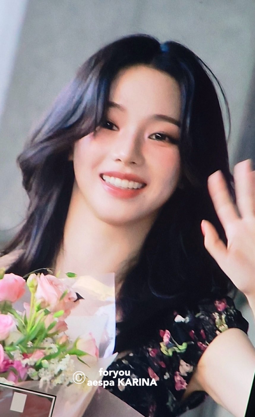 [잡담] 오늘 뮤뱅 퇴근한 카리나 | 인스티즈