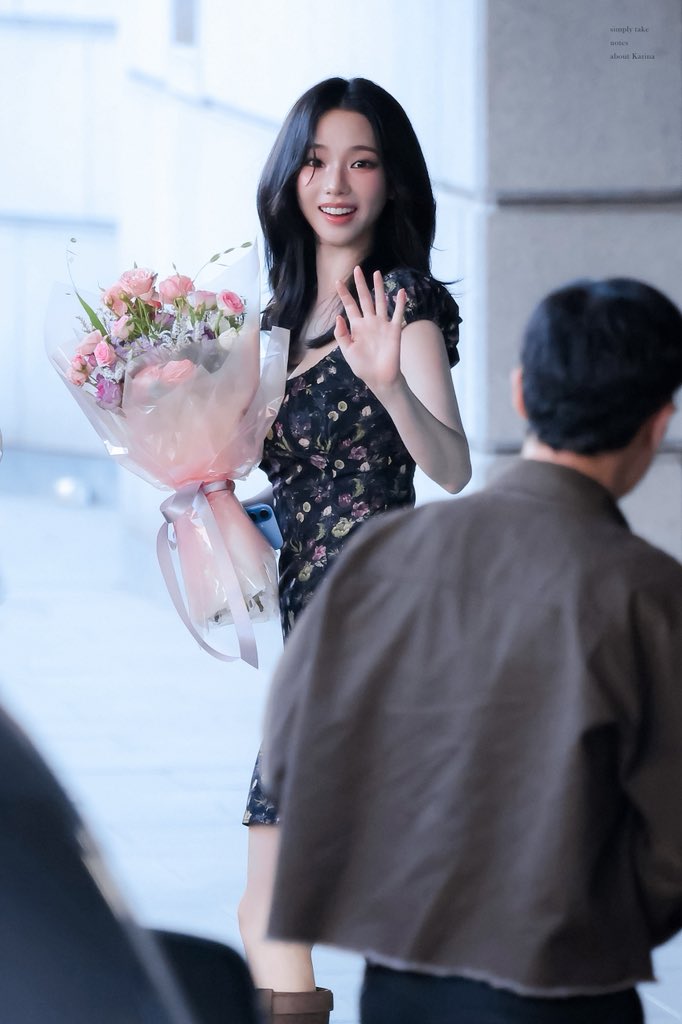 [잡담] 오늘 뮤뱅 퇴근한 카리나 | 인스티즈