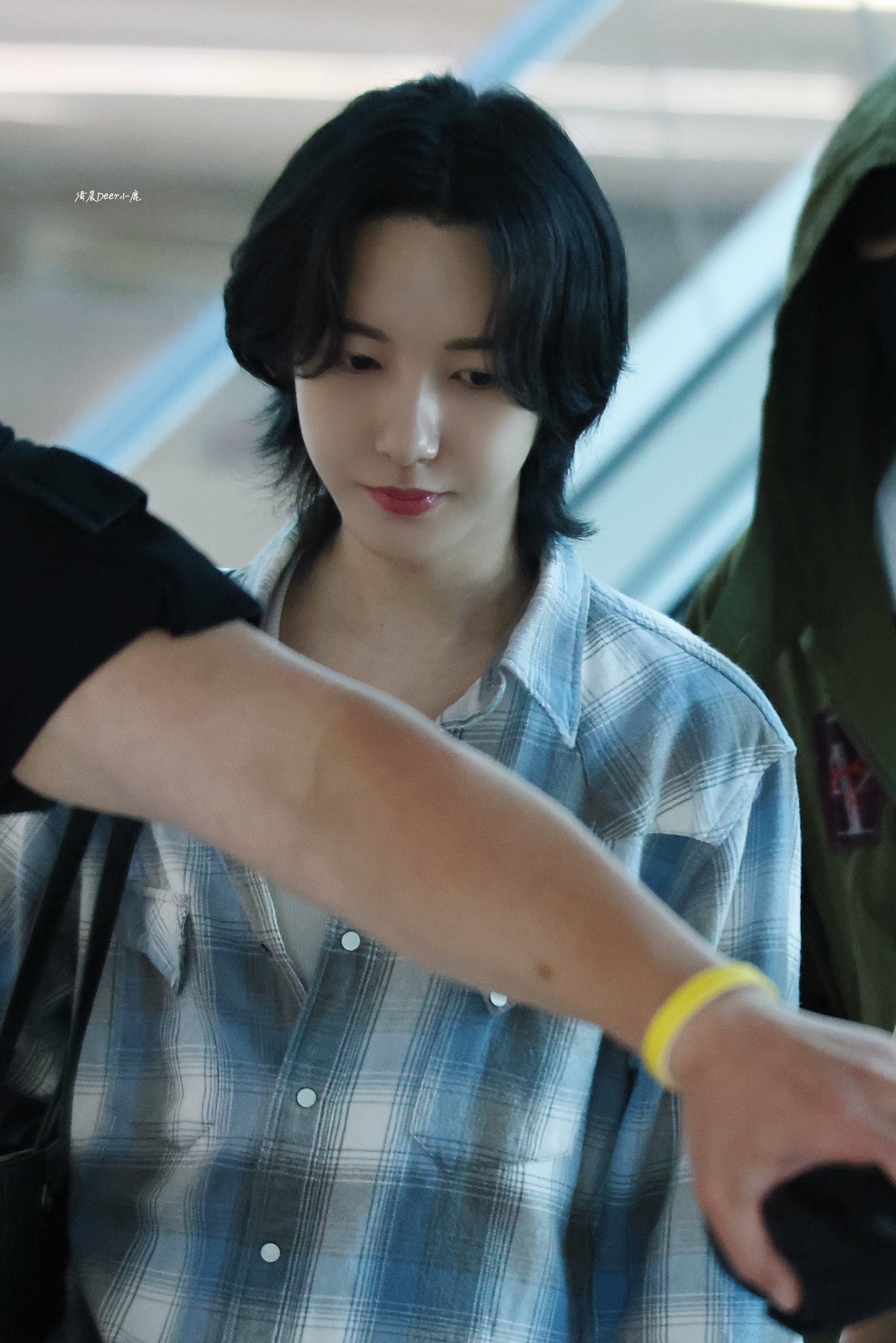 [잡담] 런쥔이 이 옷 너무 예쁜데 어디꺼일까 | 인스티즈