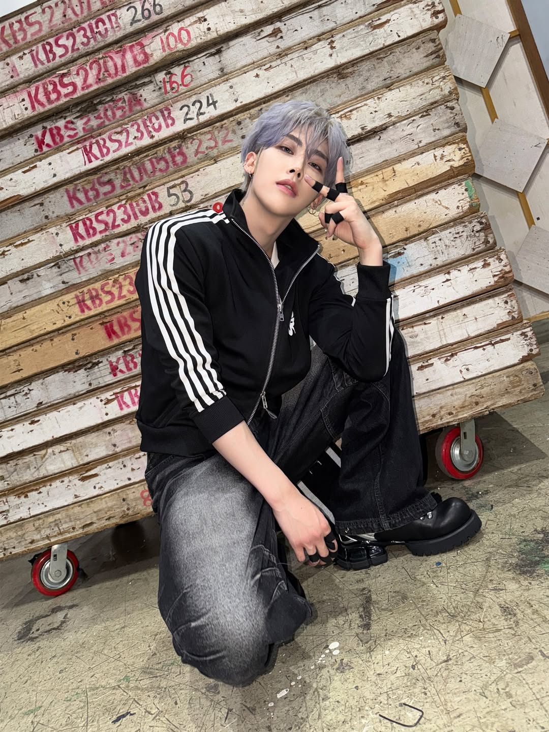[잡담] 앤더블 뮤뱅 져지 비하사진 왔다 | 인스티즈
