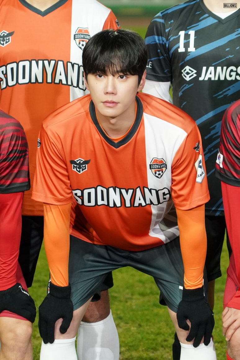 [잡담] 강회장) 황준현 FC순양 vs 국대 vs FC최성 유니폼 어디가 퍼컬같음? | 인스티즈