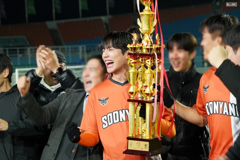 [잡담] 강회장) 황준현 FC순양 vs 국대 vs FC최성 유니폼 어디가 퍼컬같음? | 인스티즈