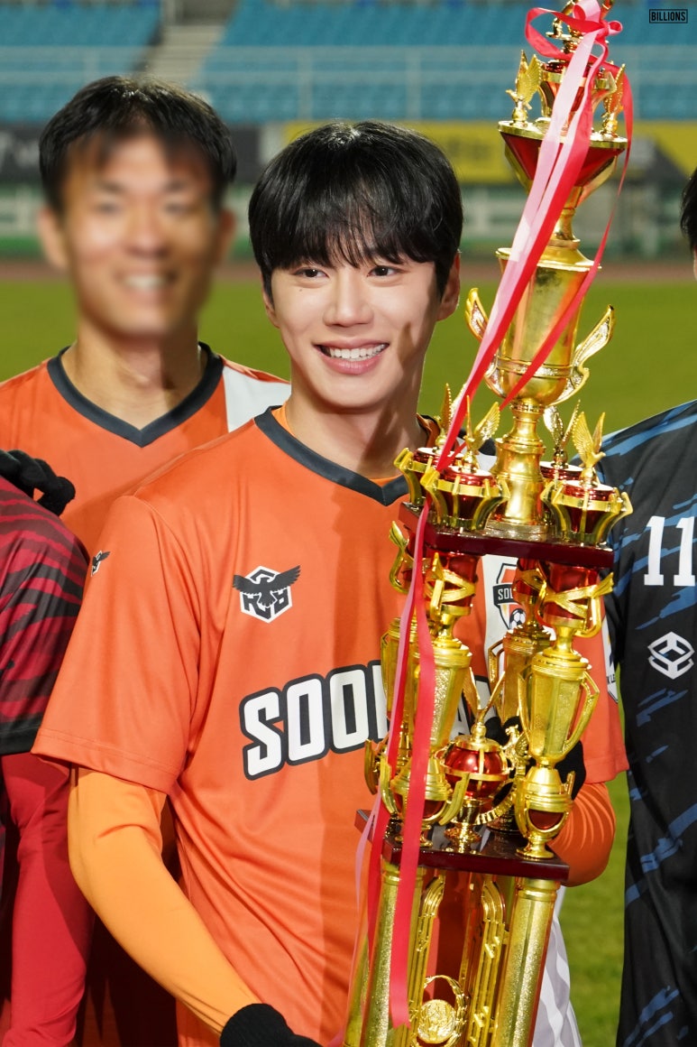 [잡담] 강회장) 황준현 FC순양 vs 국대 vs FC최성 유니폼 어디가 퍼컬같음? | 인스티즈