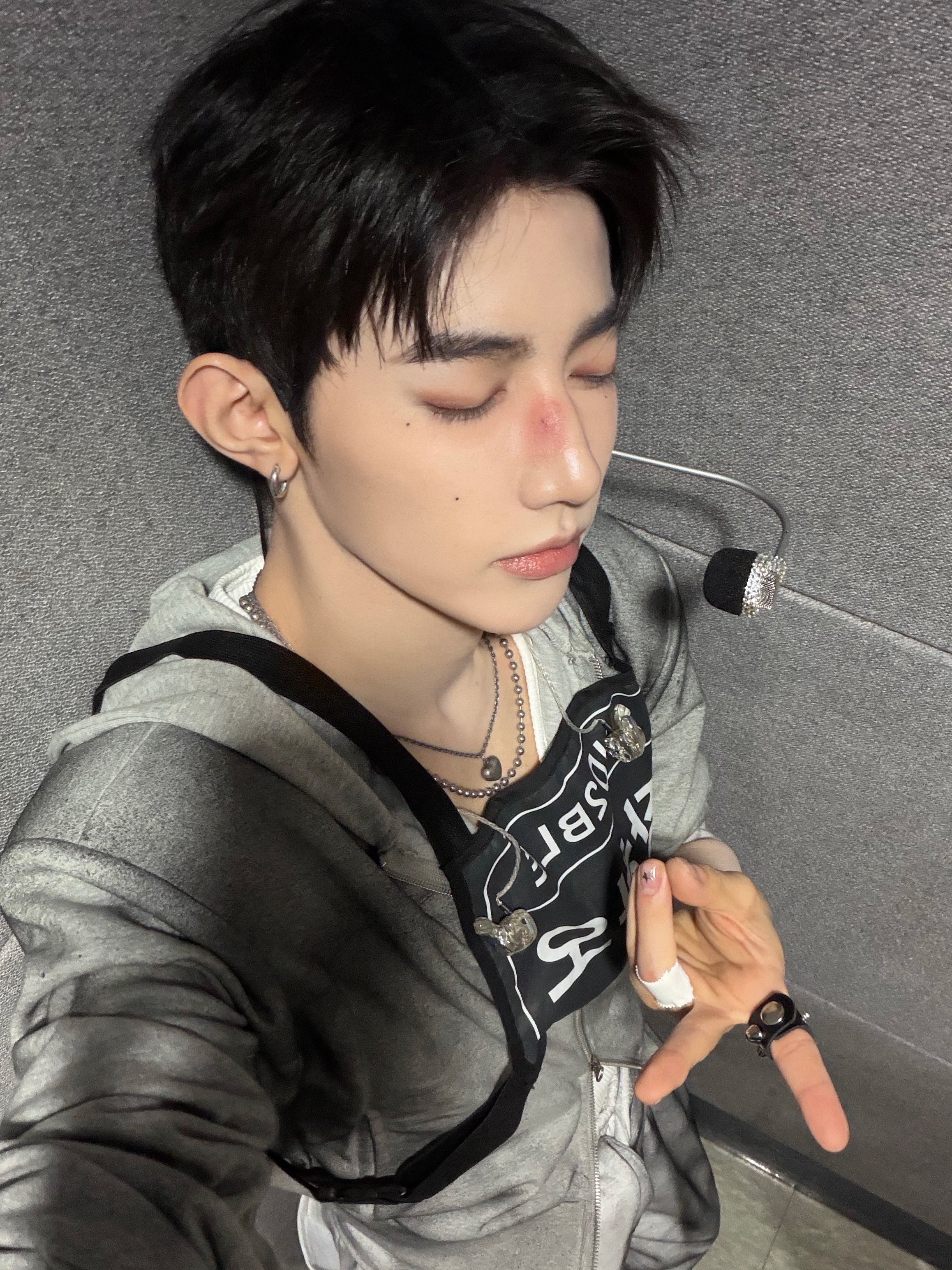 [잡담] 장하오 이런 메이크업도 너무 잘어울려 | 인스티즈
