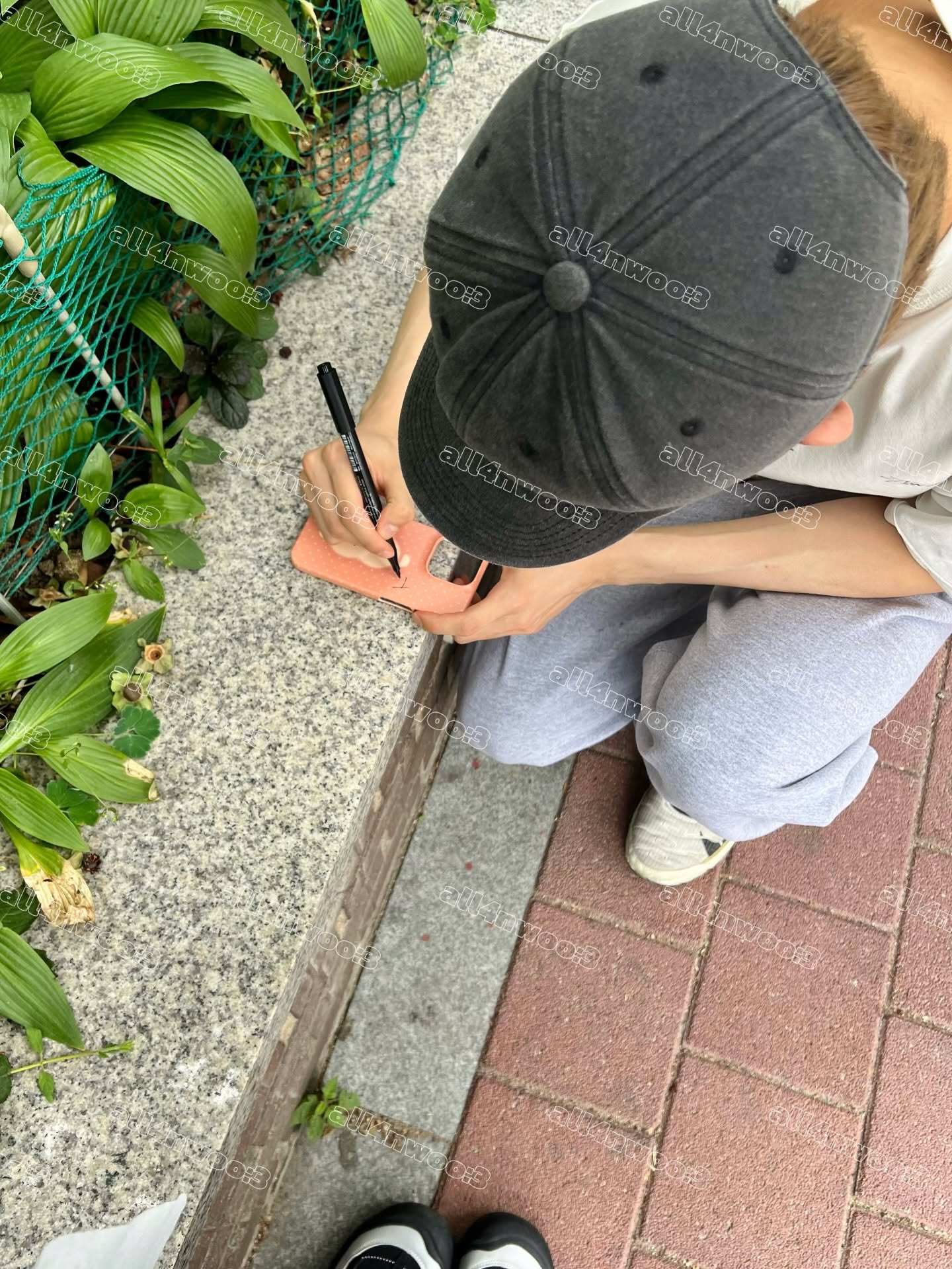 [잡담] 근데 ㄱㄱㅇ 오늘 목격담 뜬거 머리 염색한거임...? | 인스티즈