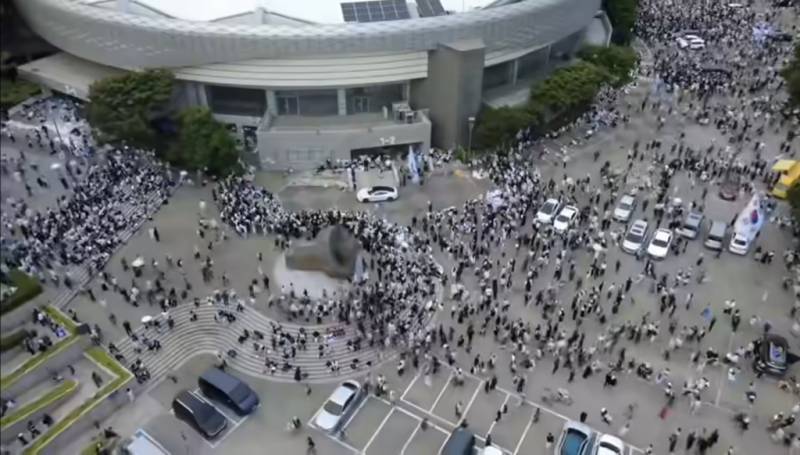 [잡담] 잠실에 있는 극우들 규모 보이는 드론항공샷 | 인스티즈