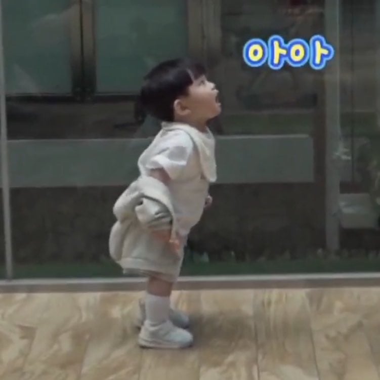 [잡담] 유준이 두부 달라고 아 입 벌리는데 엉덩이 뒤로 빠지는 거ㅋㅋㅋ | 인스티즈