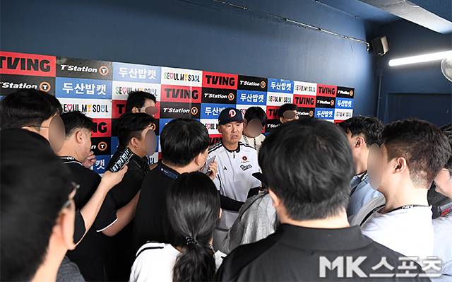 [잡담] 평소에도 경기 전 인터뷰할때 기자들이 이렇게 많나요? | 인스티즈