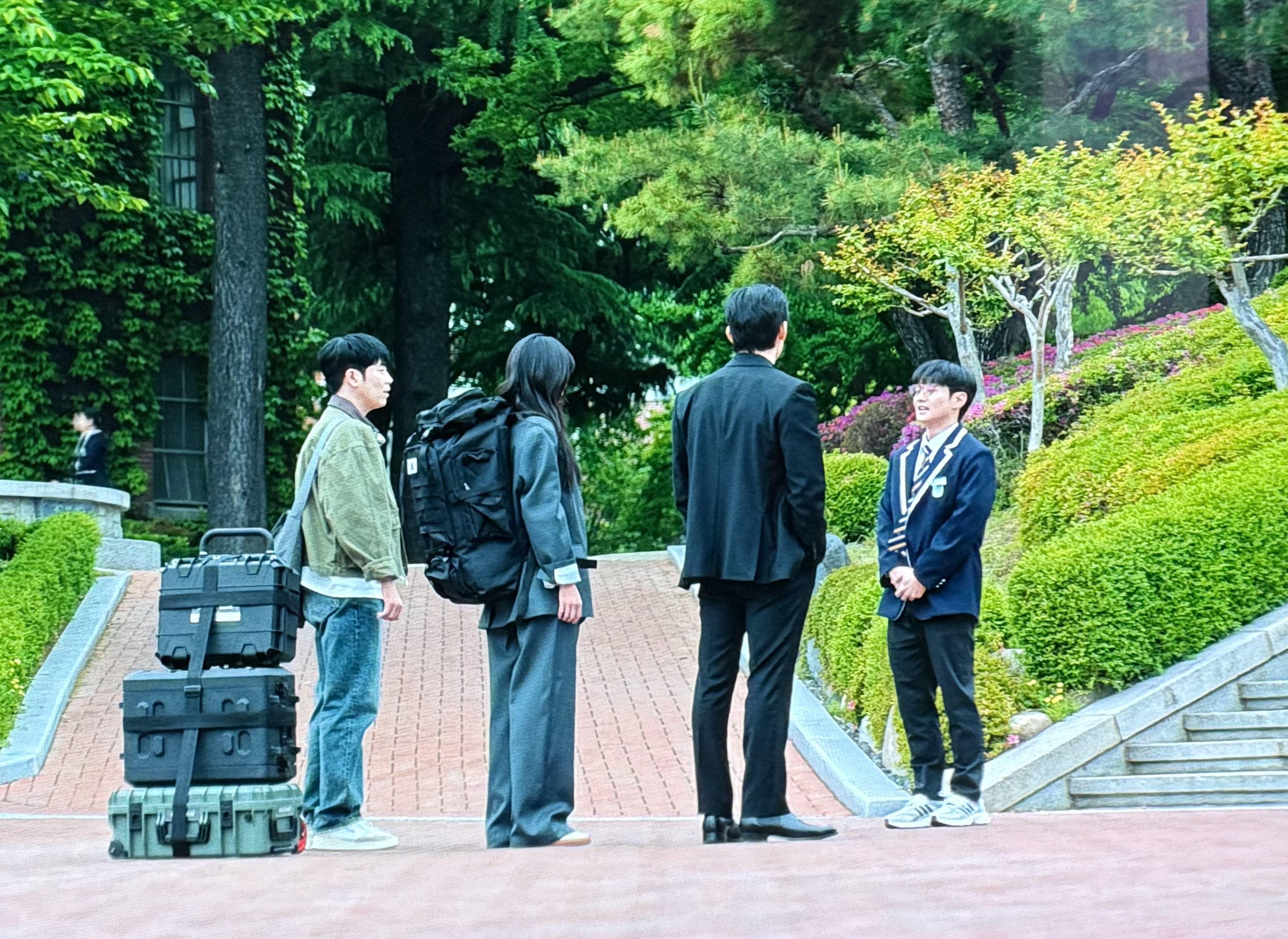 [잡담] 참교육) 김무열 기럭지봐... | 인스티즈