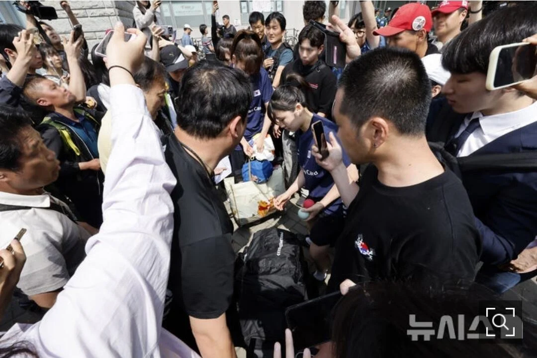 [잡담] 개미친듯 올공 미자 소지품 다 털고 있음 | 인스티즈