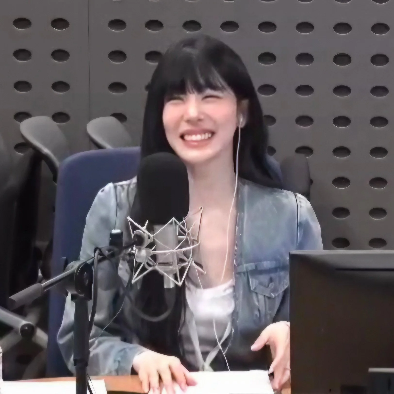 [잡담] 티파니 눈웃음 보는데 효리수 유리가 따라하는거 생각남ㅋㅋ | 인스티즈