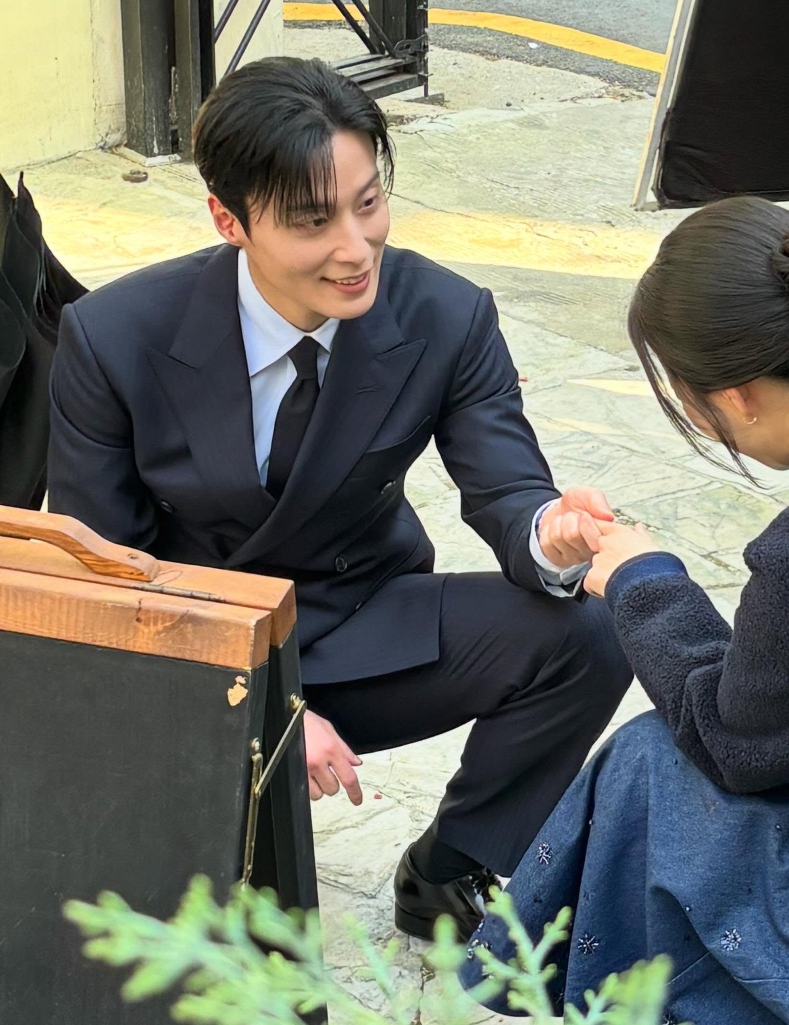 [잡담] 멋진신세계) 이 사진 다시보는데 임지연 광대 뿅 올라와있음 | 인스티즈