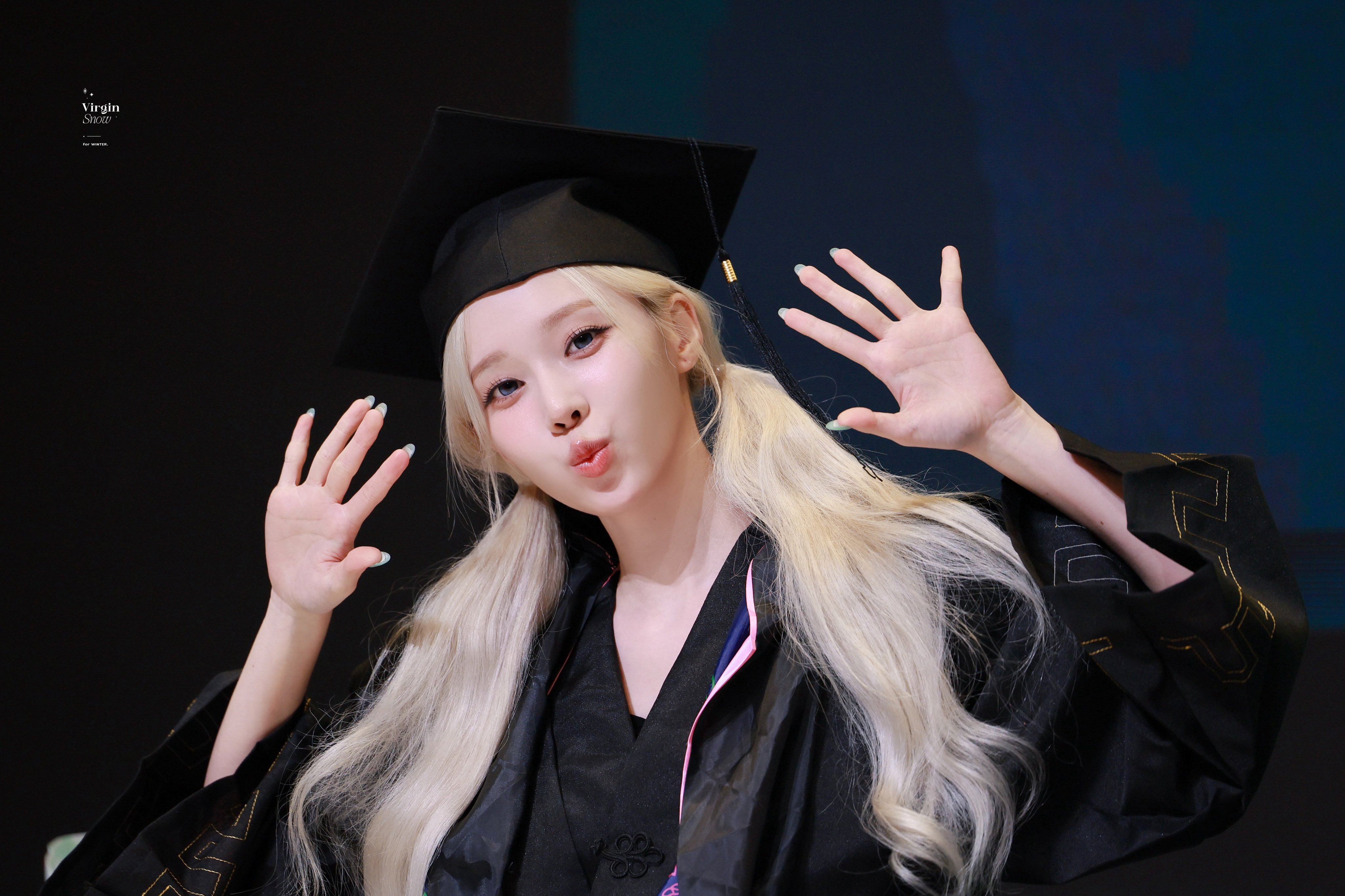 [잡담] 어제자 팬싸템 착용한 지민정(카리나&윈터) | 인스티즈