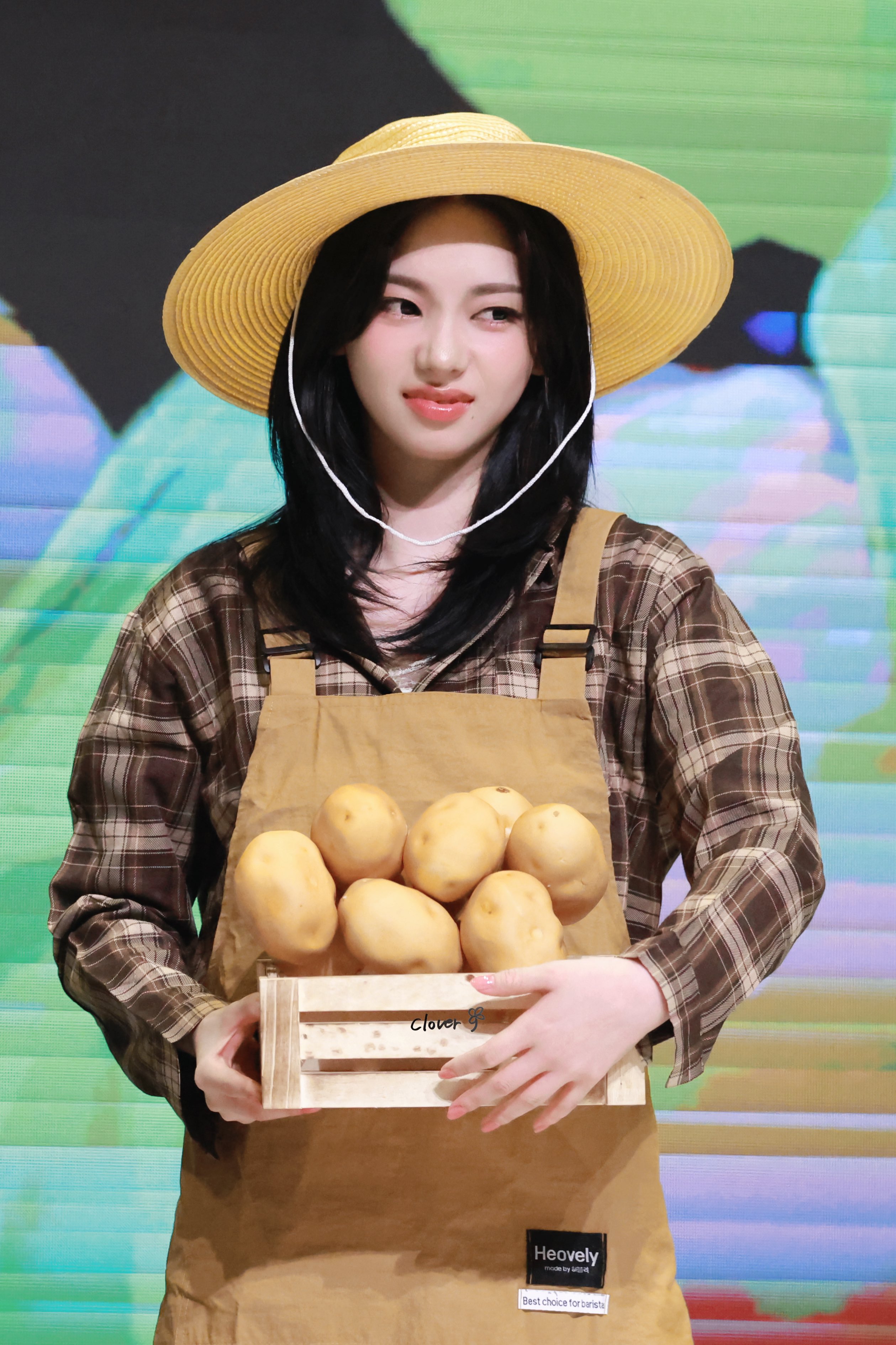 [잡담] 어제자 팬싸템 착용한 지민정(카리나&윈터) | 인스티즈