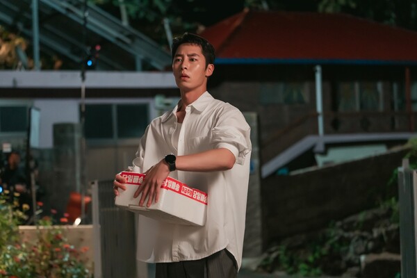 [정보/소식] 닥터섬보이) '닥터 섬보이' 이재욱, 신예은-홍민기 동행에 싱숭생숭 "좋아하나 봐" | 인스티즈