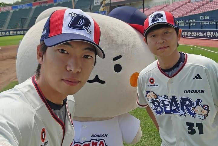 [잡담] 망곰 올드니폼 모델 정수빈 김민석 | 인스티즈