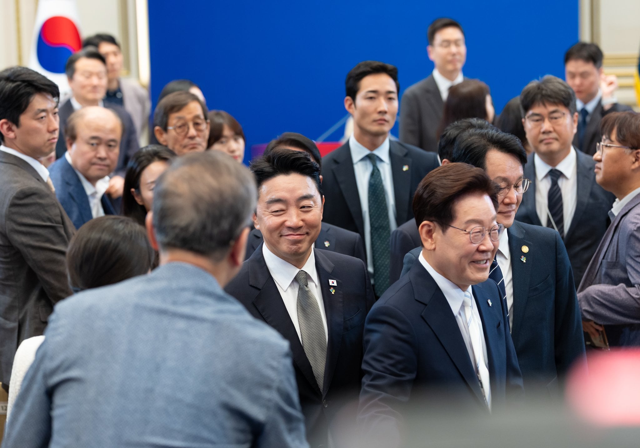 [정보/소식] 강훈식 대통령 비서실장님 활짝 핀 얼굴 + 이재명을 따뜻한 눈빛으로 보는 표정 | 인스티즈